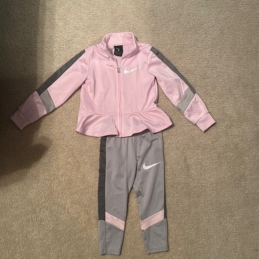 NIKE girls sweatsuit